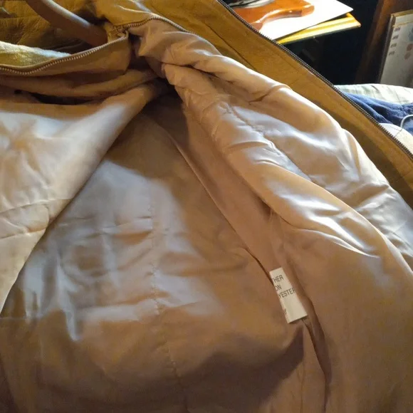 Like New! WILDA 100% Leather Jacket - Picture 9 of 11